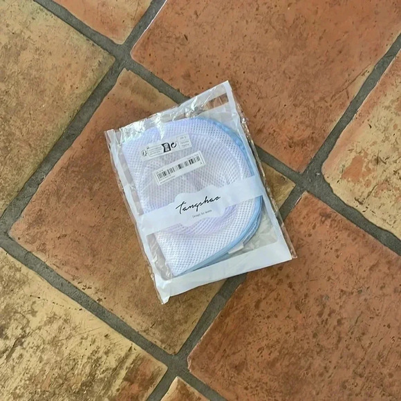 ❤️ NEW 2/$20 or 3/$25 Bra Laundering Mesh Bag - Picture 6 of 6